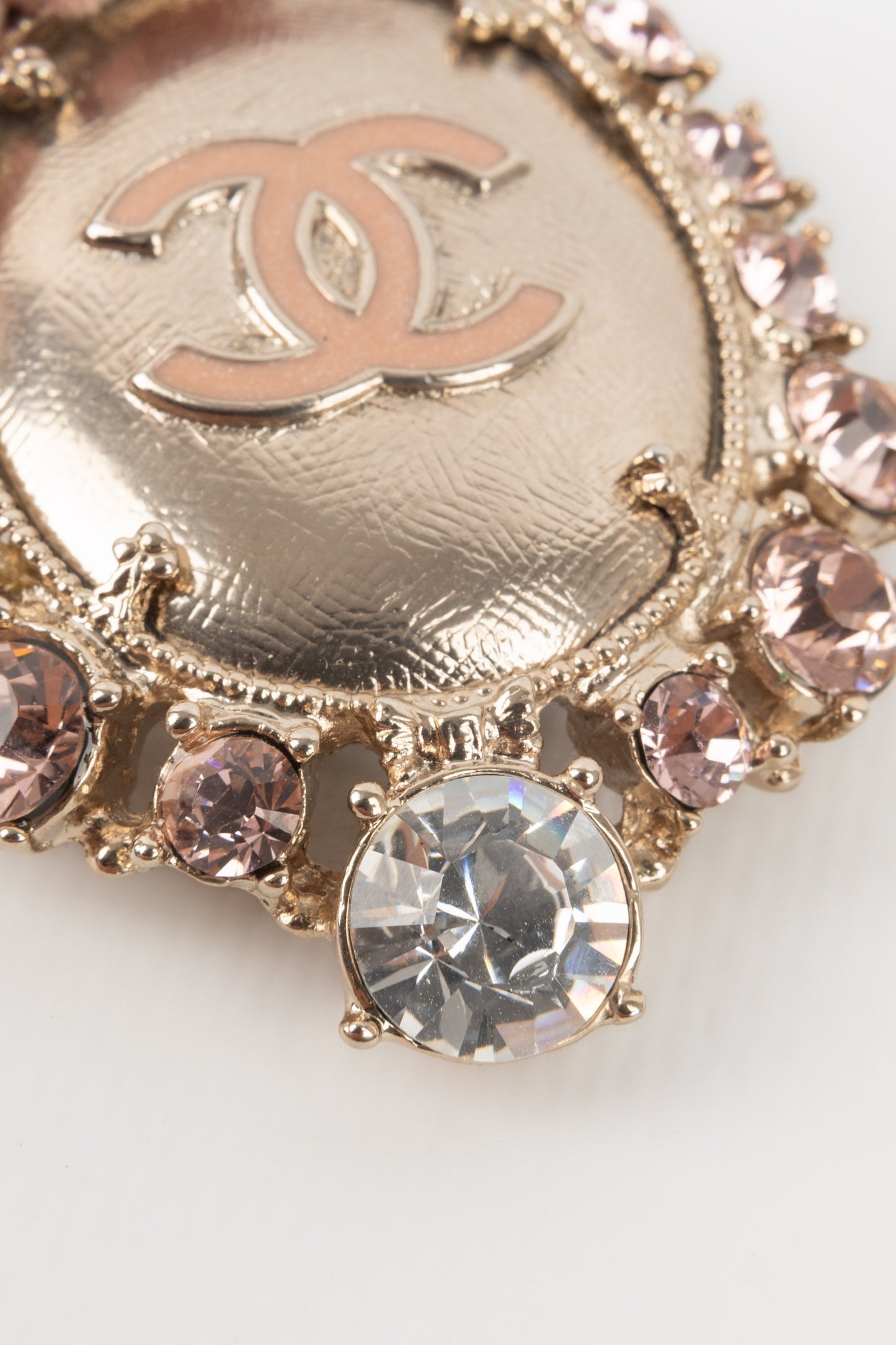 Broche médaillon Chanel