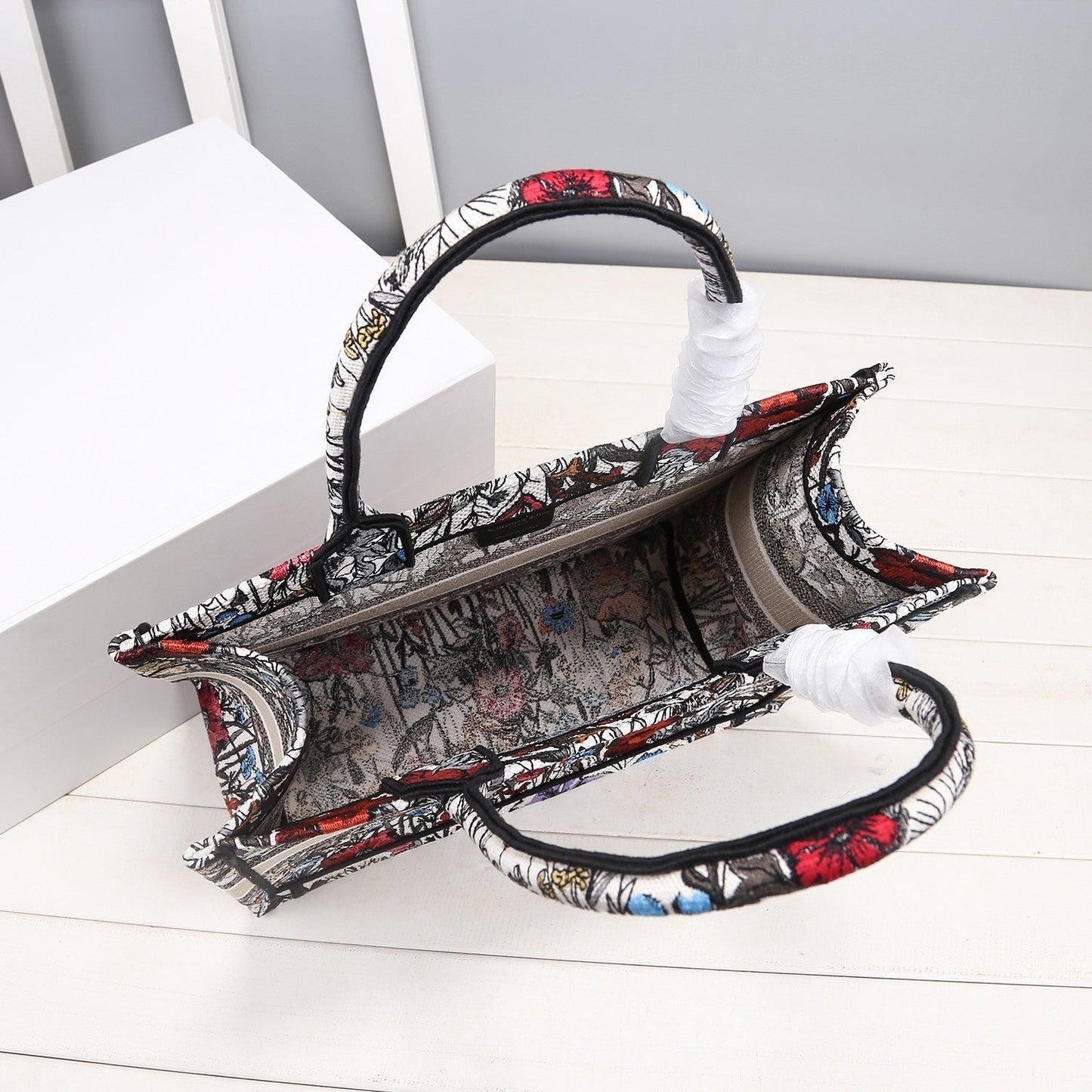 Top Quality MeTop Qualityum Book Tote Bag By Maria Grazia Chiuri For Women 14in/36cm CD
