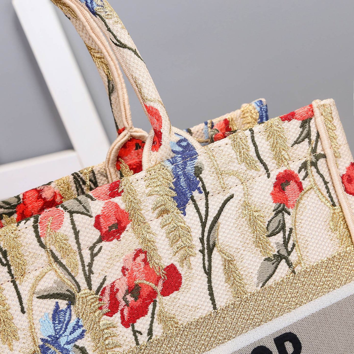 Top Quality MeTop Qualityum Book Tote Beige For Women 36cm/16.5in CD