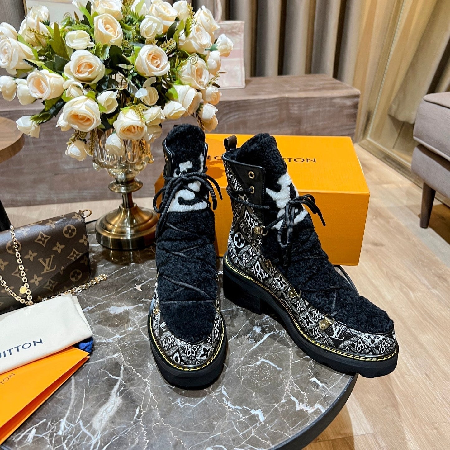 Premium LUV BOOTS 044