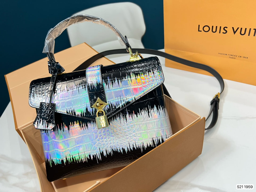 EN - New 1:1 rep Lux Bags LUV 560