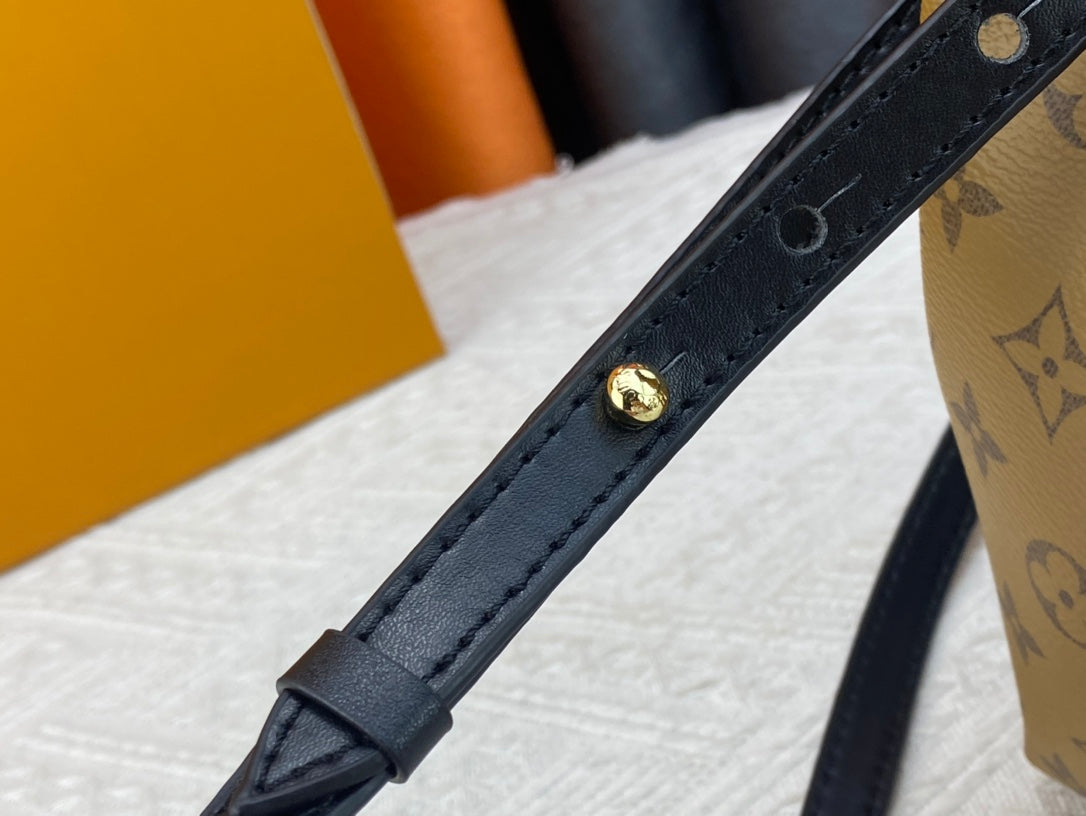 New 1:1 rep Lux Bags LUV 890