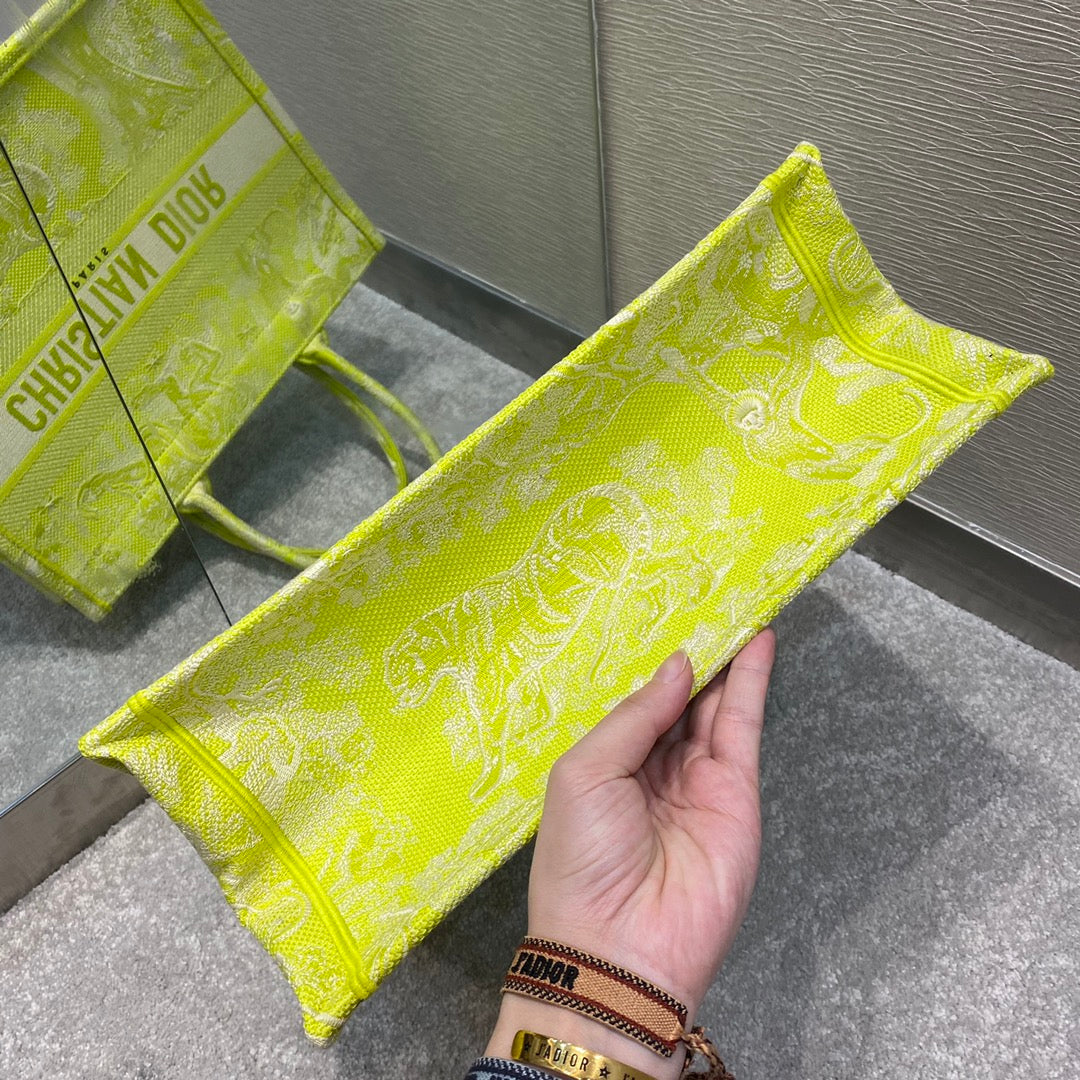 Top Quality MeTop Qualityum Book Tote Lime Toile de Jouy Reverse Embroidery For Women 36cm/16.5in CD