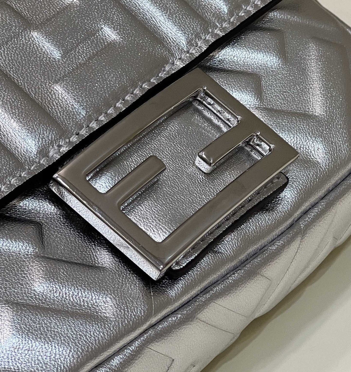 Top QualityTop Quality Baguette Silver For Women, Women’s Handbags, Shoulder And Crossbody Bags 7.5in/19cm FF 8BS017