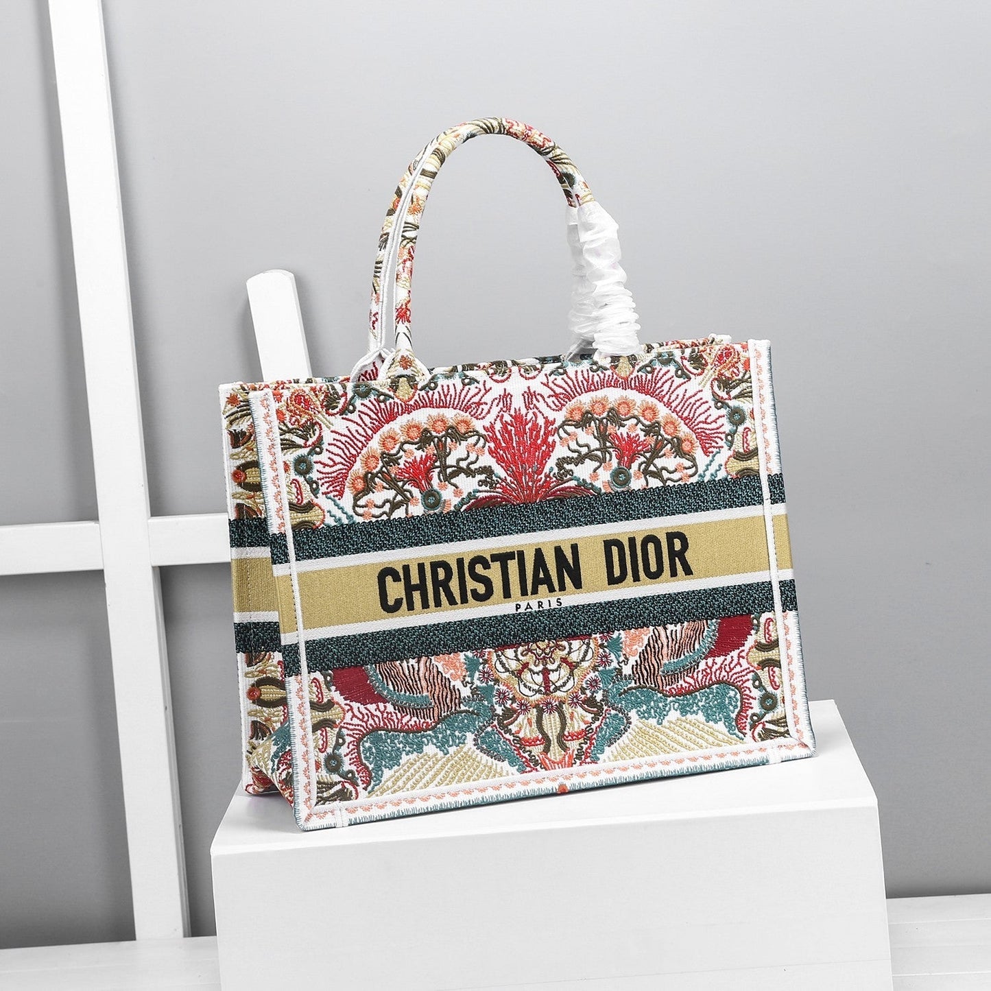 Top Quality MeTop Qualityum Book Tote Bag By Maria Grazia Chiuri For Women 14in/36cm CD
