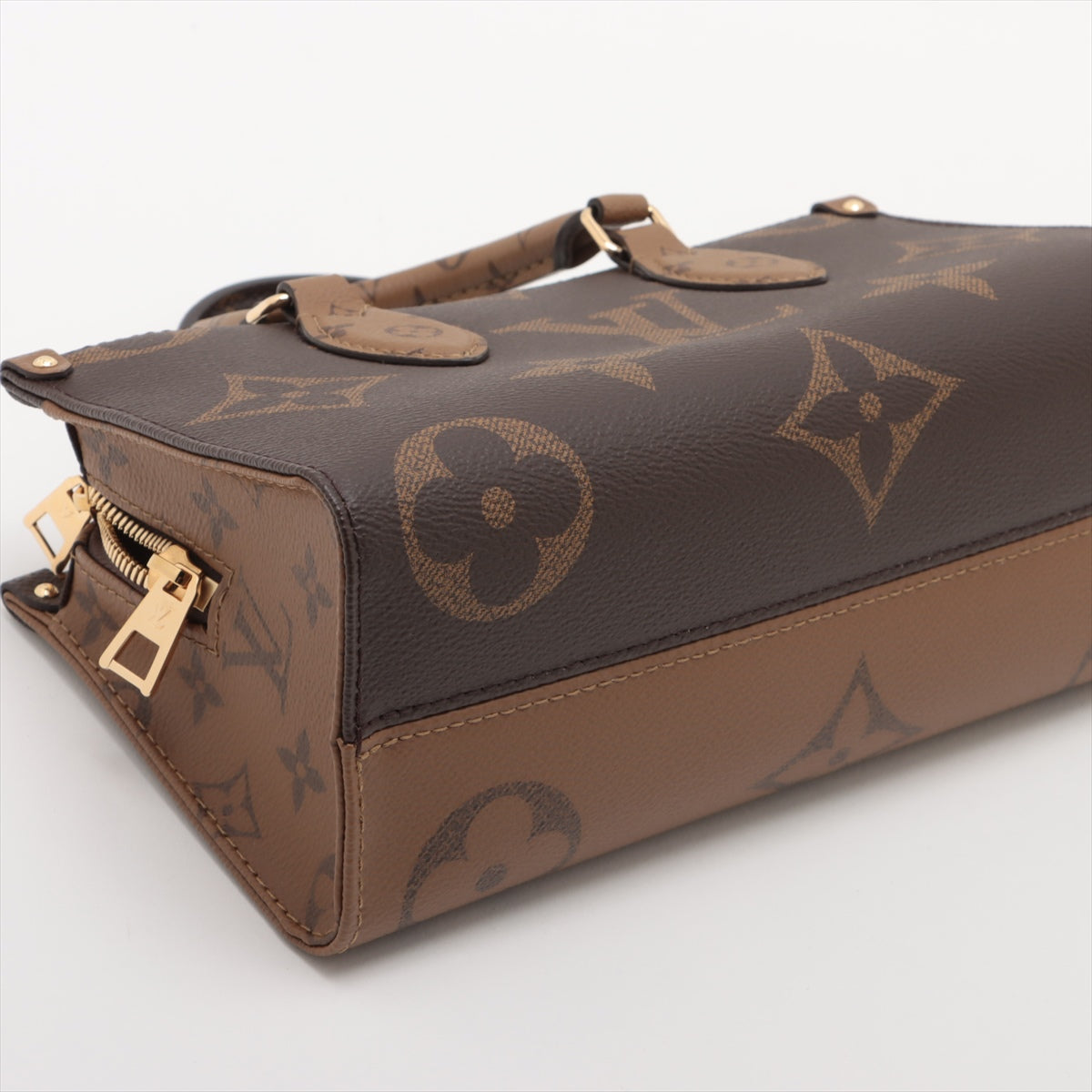 Louis Vuitton Giant Monogram Reversee On The Go EW M46653