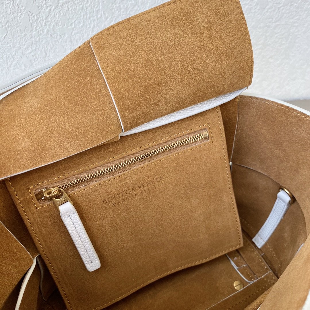 Top Quality Mini Arco White, For Women, Women’s Bags 11.4in/29cm 600606VMAP19005
