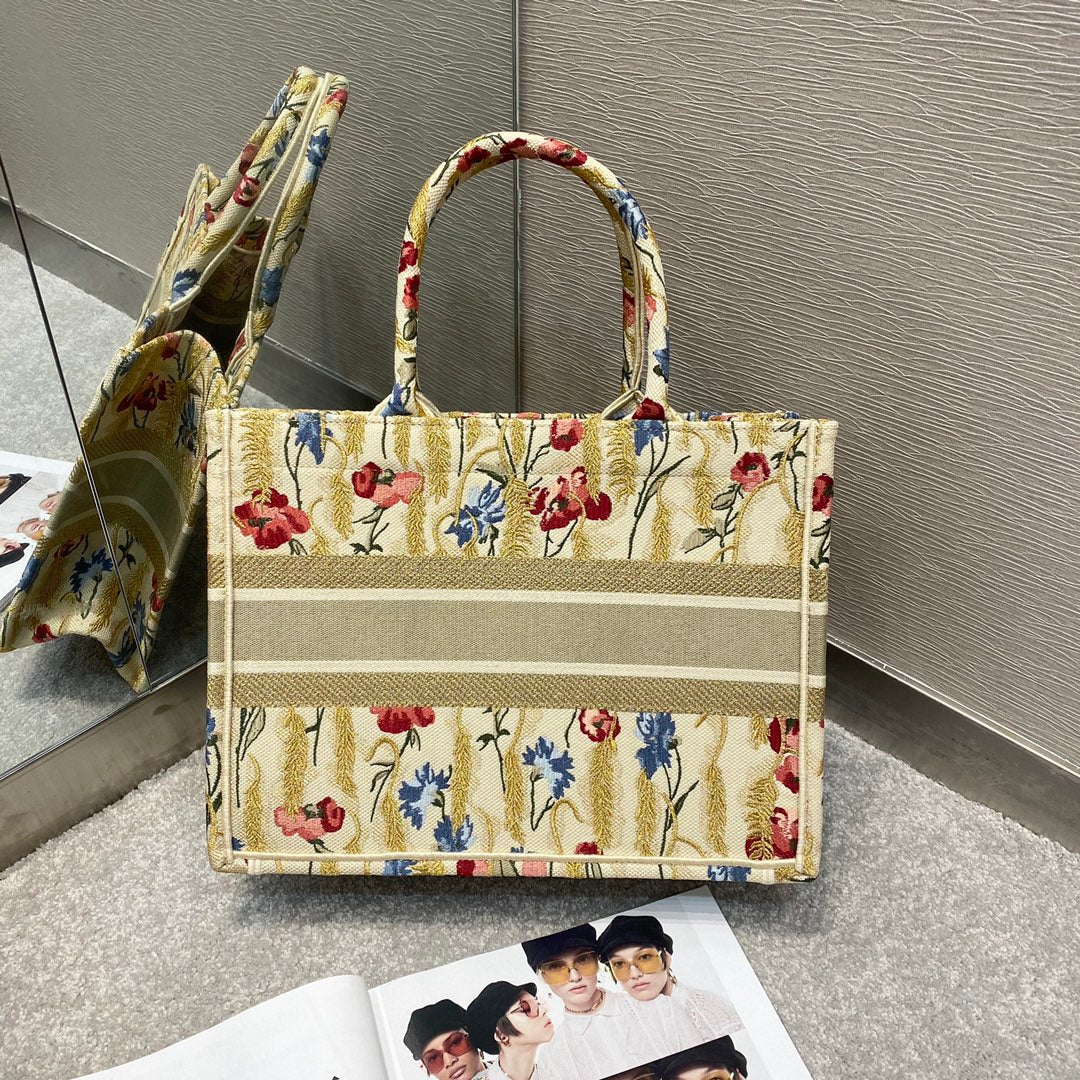 Top Quality MeTop Qualityum Book Tote in Hibiscus Metallic Thread Embroidery Bag For Women 14in/36cm CD