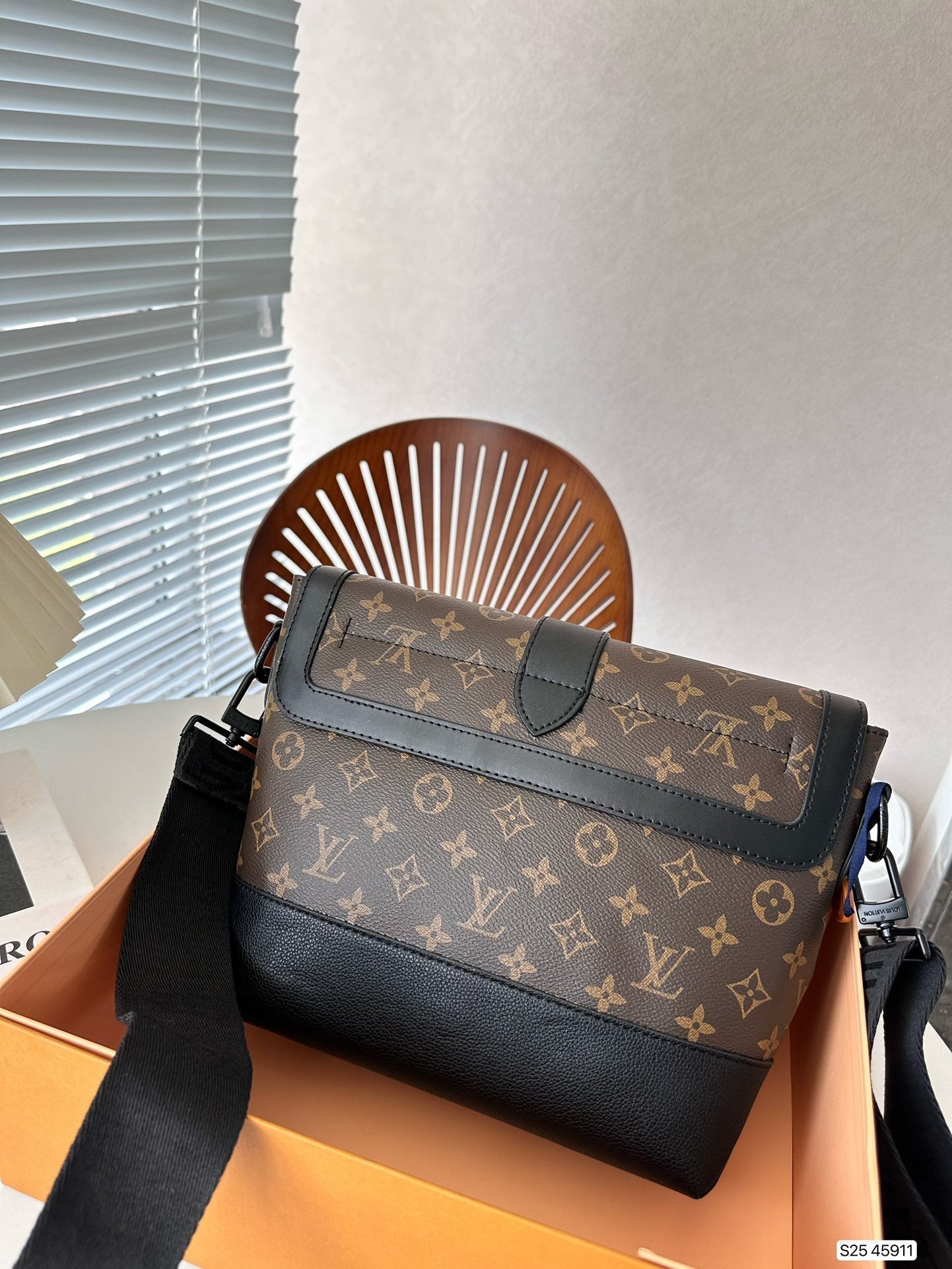 EN - Luxury Bags LUV 840