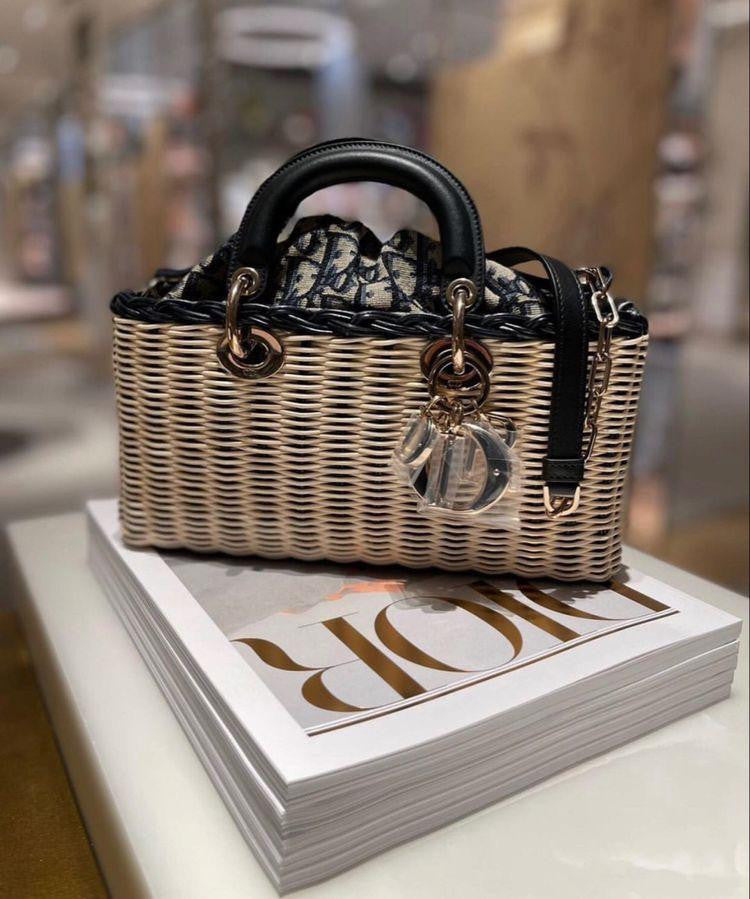DIOR