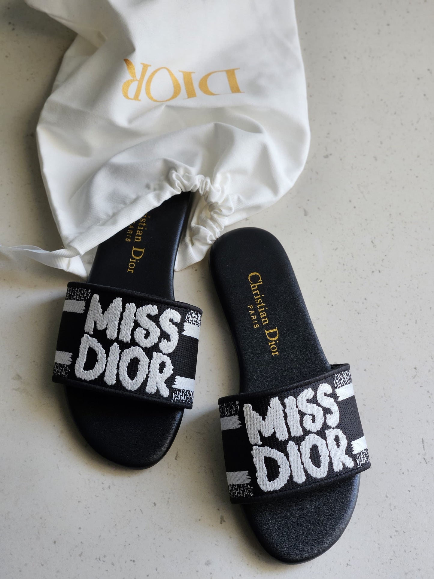 DIOR