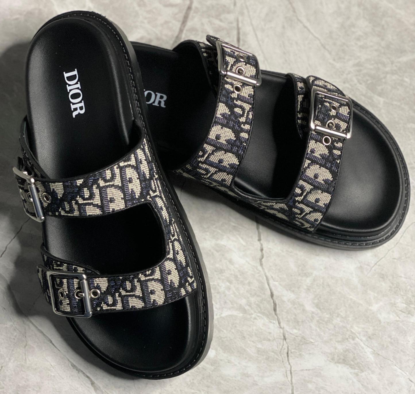 DIOR