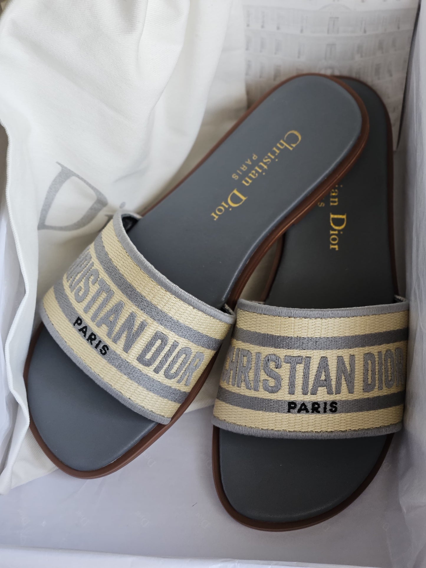 DIOR