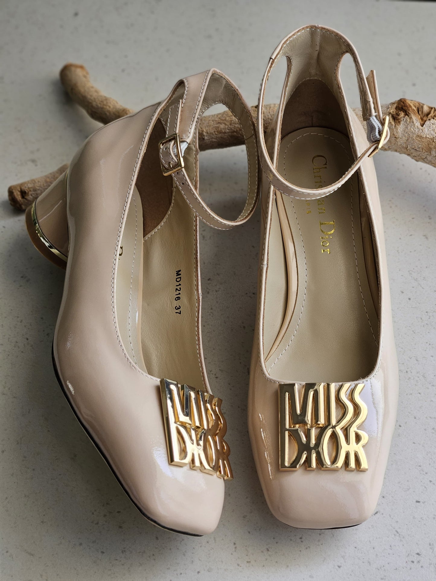 DIOR