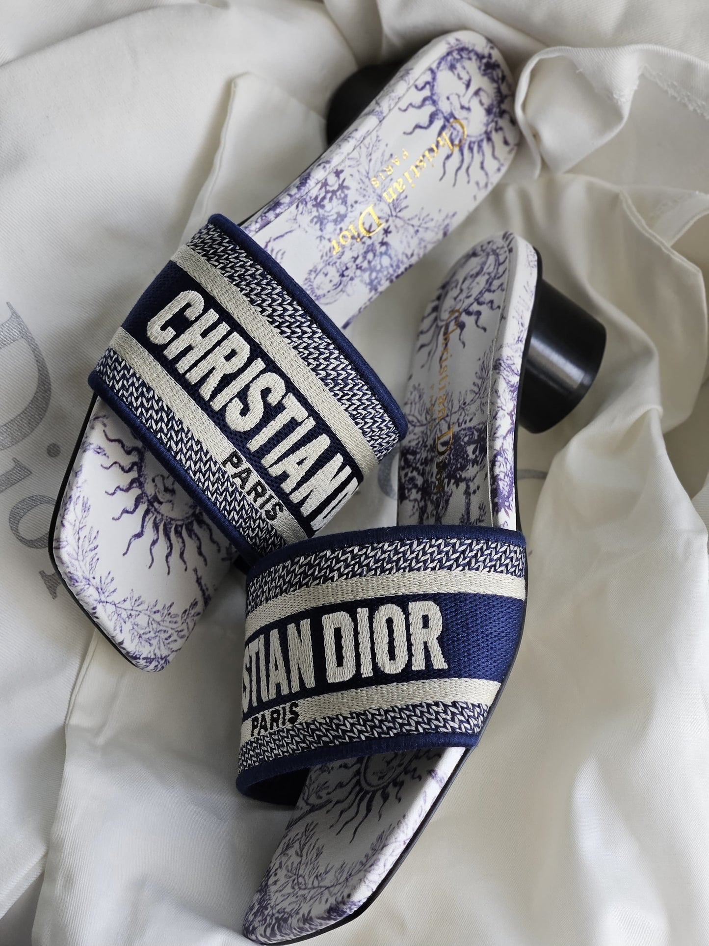 DIOR