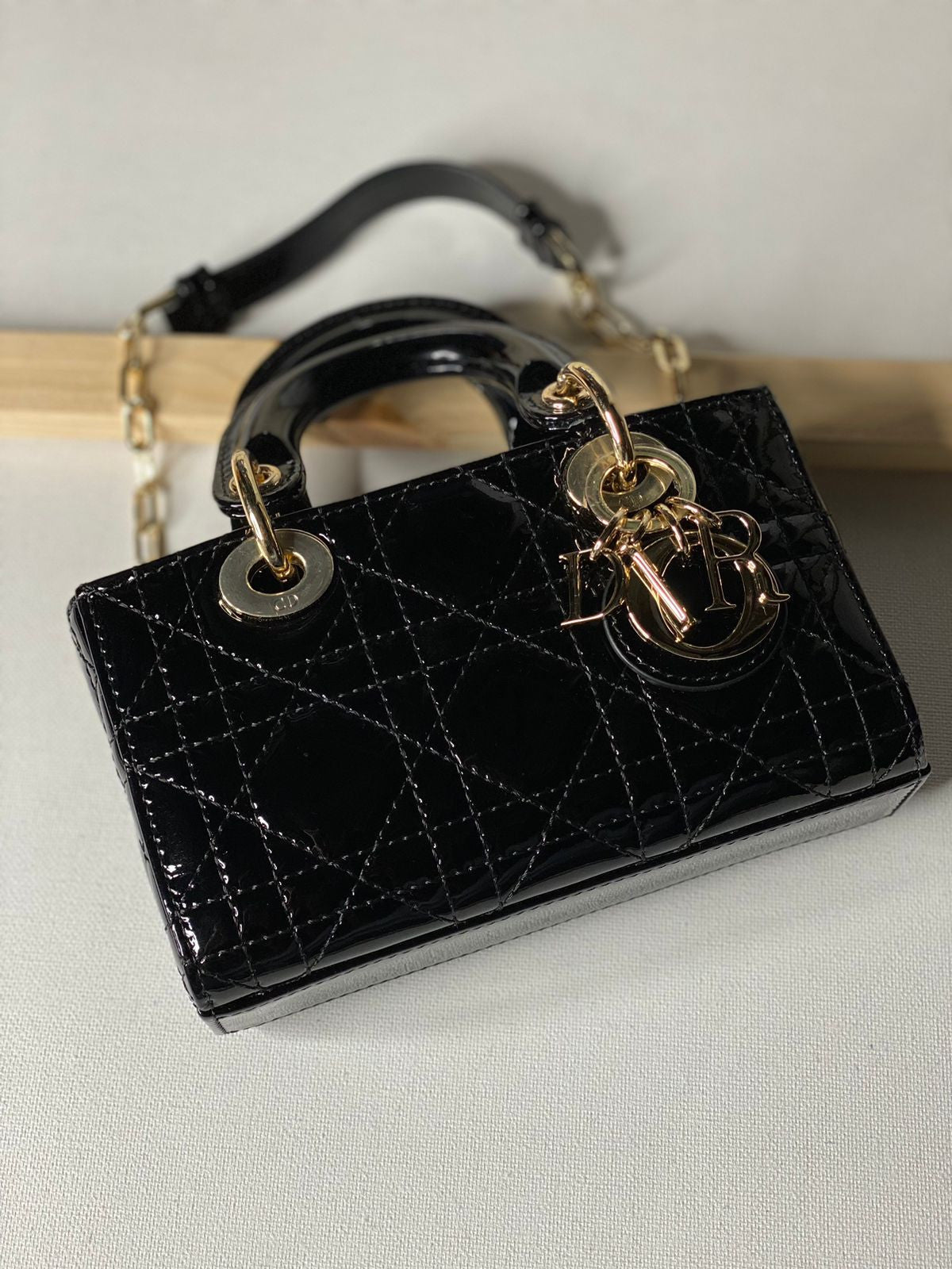 DIOR