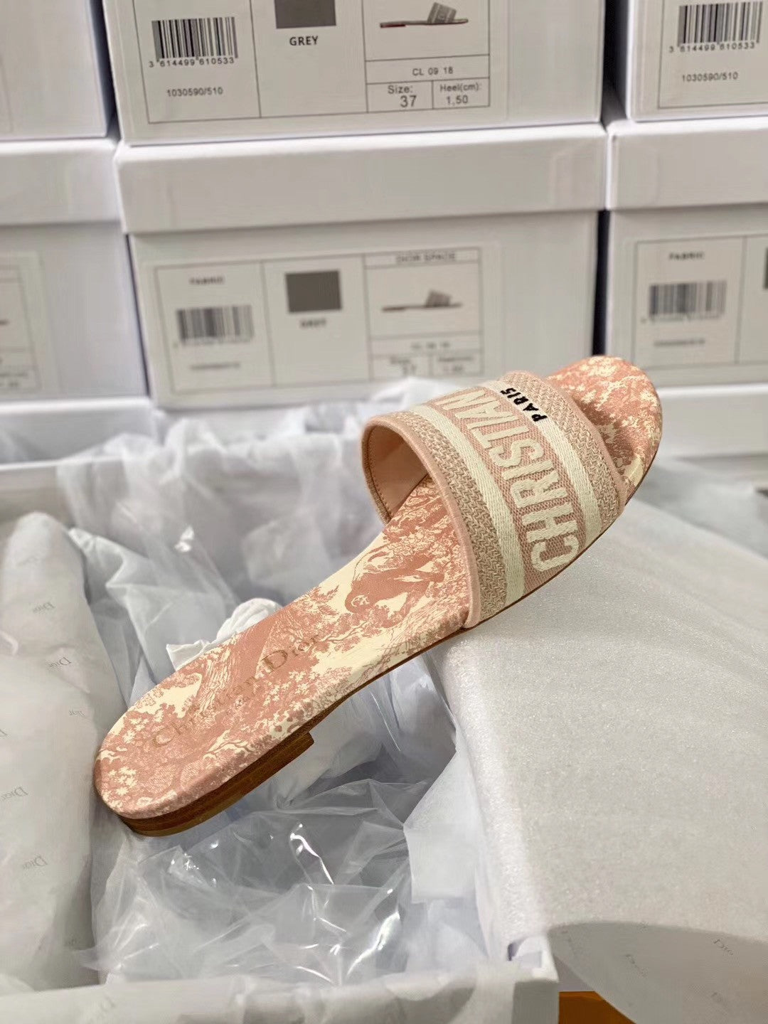 DIOR