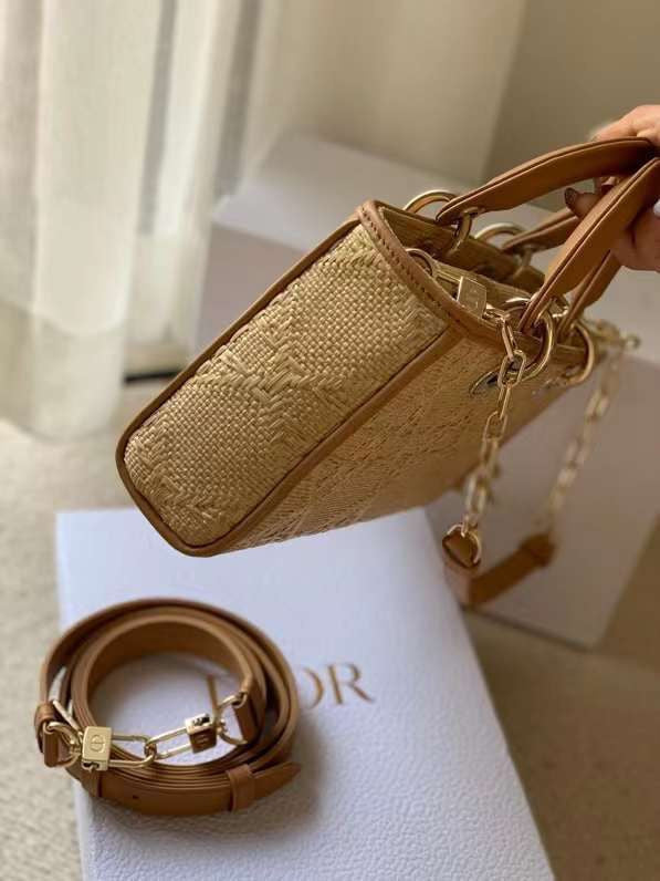 DIOR