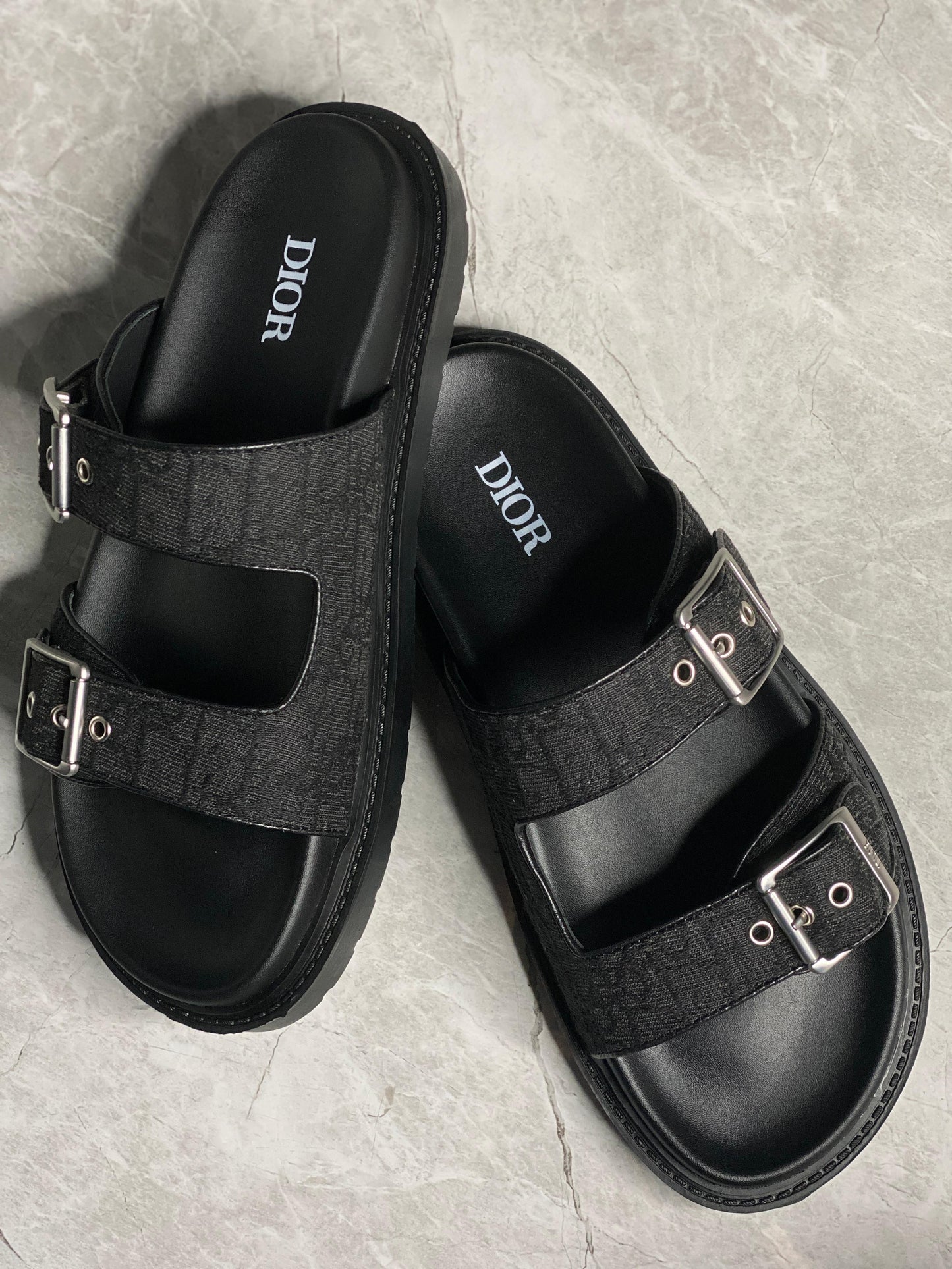 DIOR