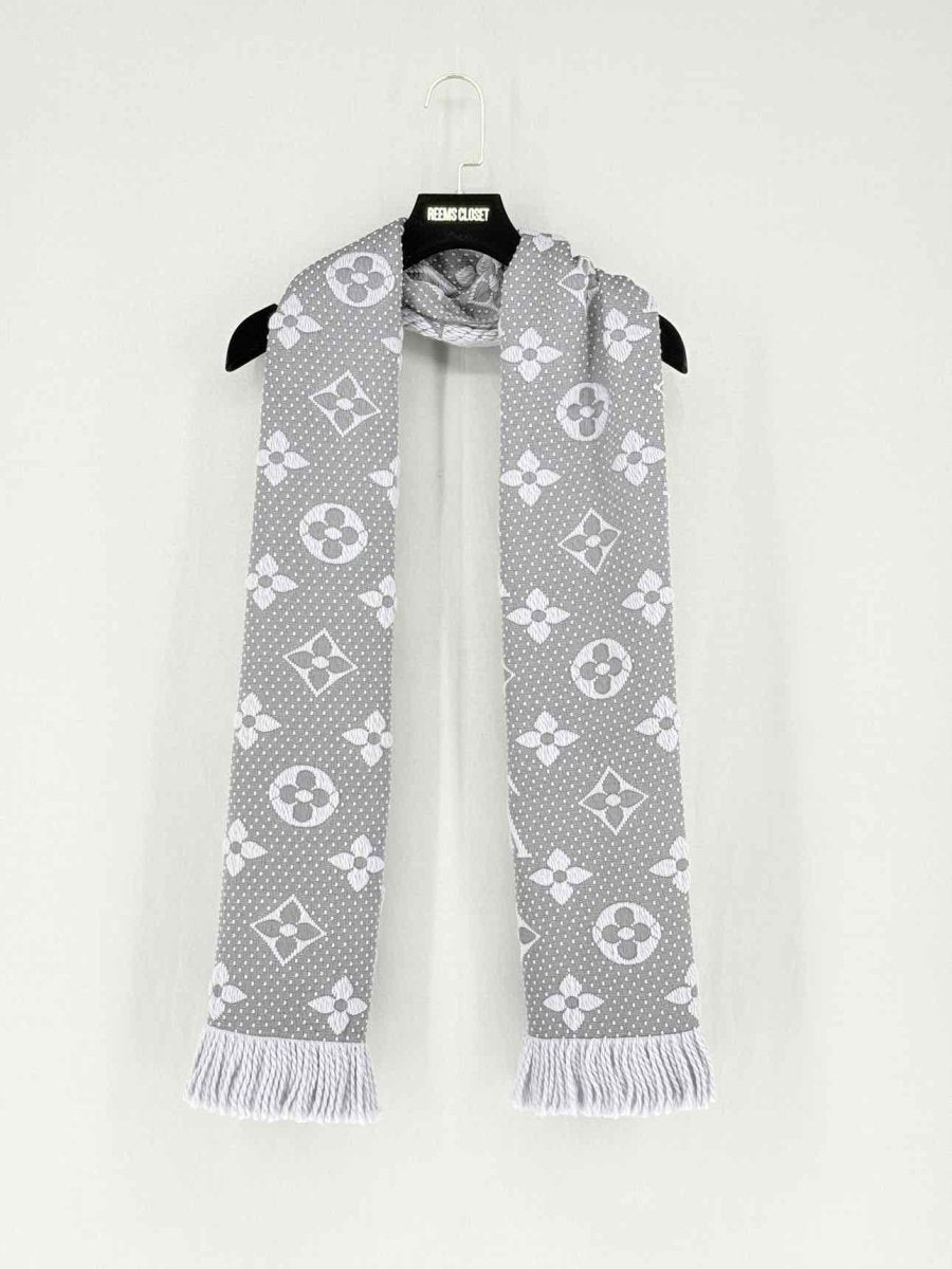LOUIS VUITTON Grey Logomania Scarf