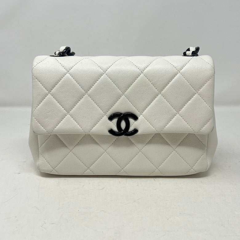 Chanel Leather Chain Shoulder Bag AE896 White Quilted