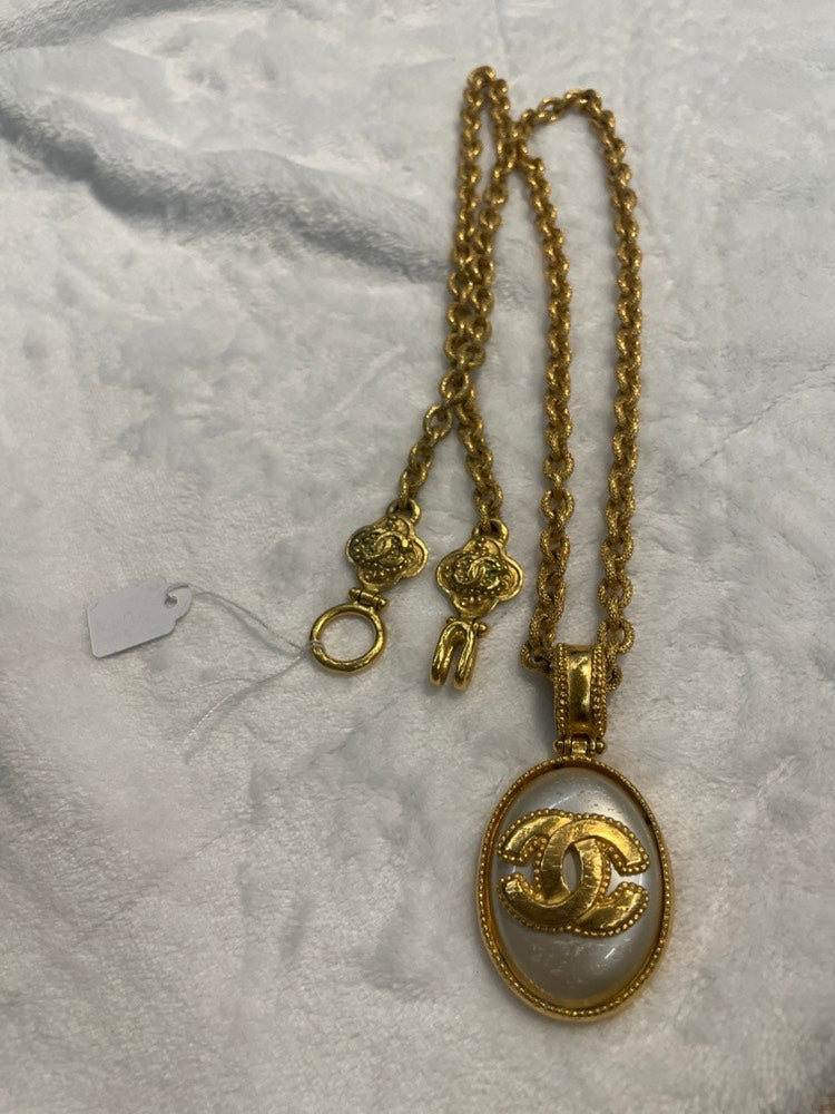 CHANEL Gold Pendant Necklace
