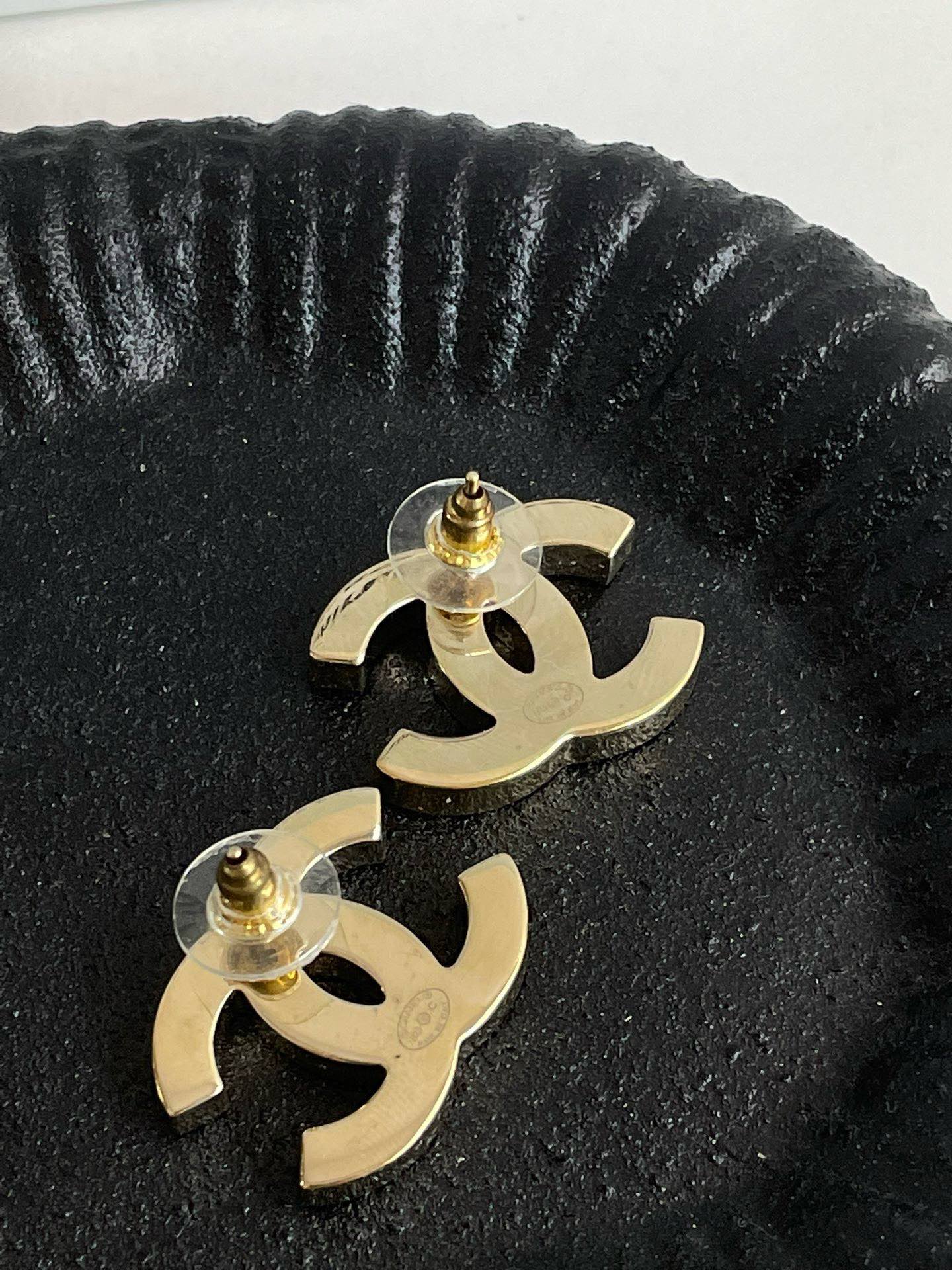 ?? Chanel 23C CC Black&White Ceramic Earrings #J2111