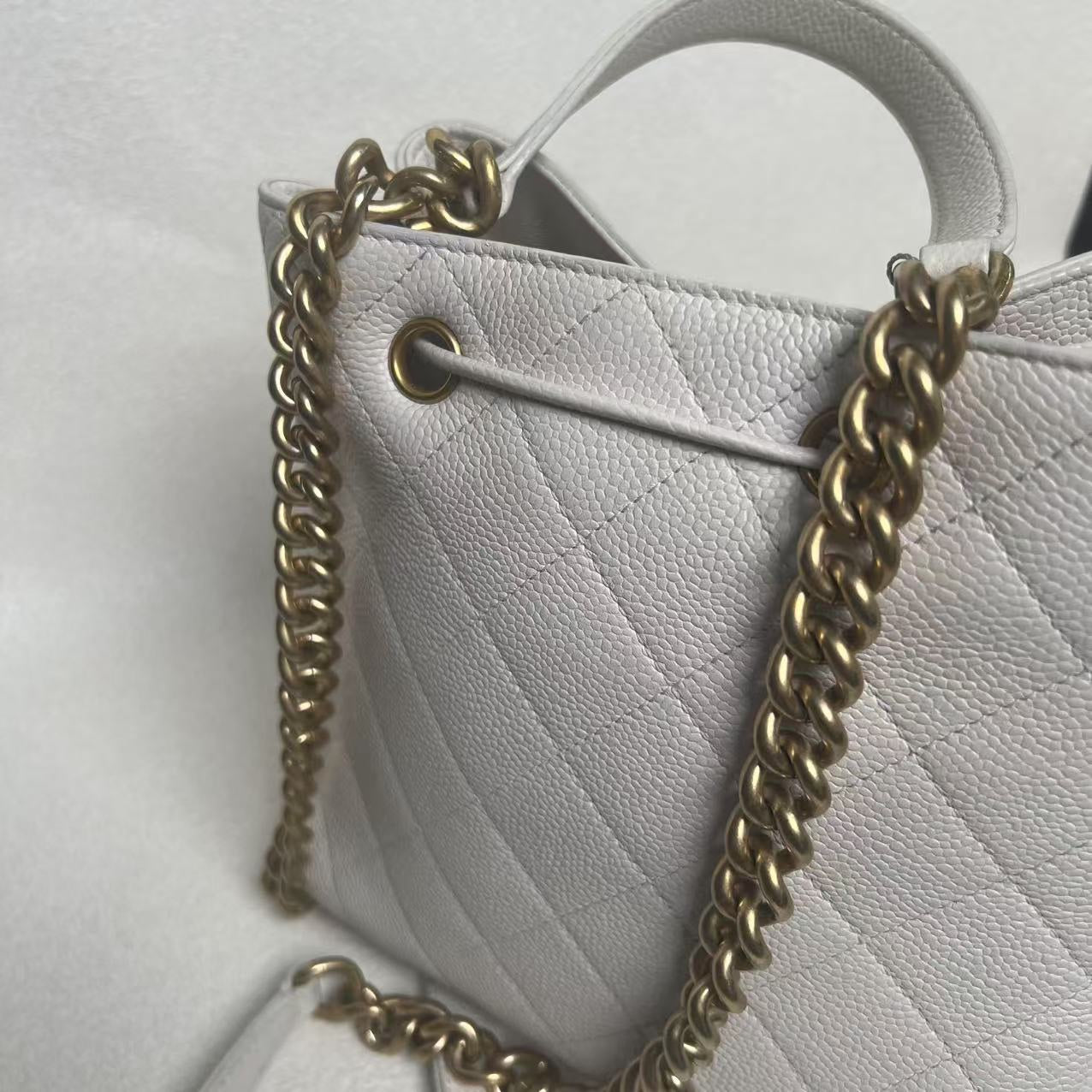 Chanel Bucket Bag White Leather 2018-2019