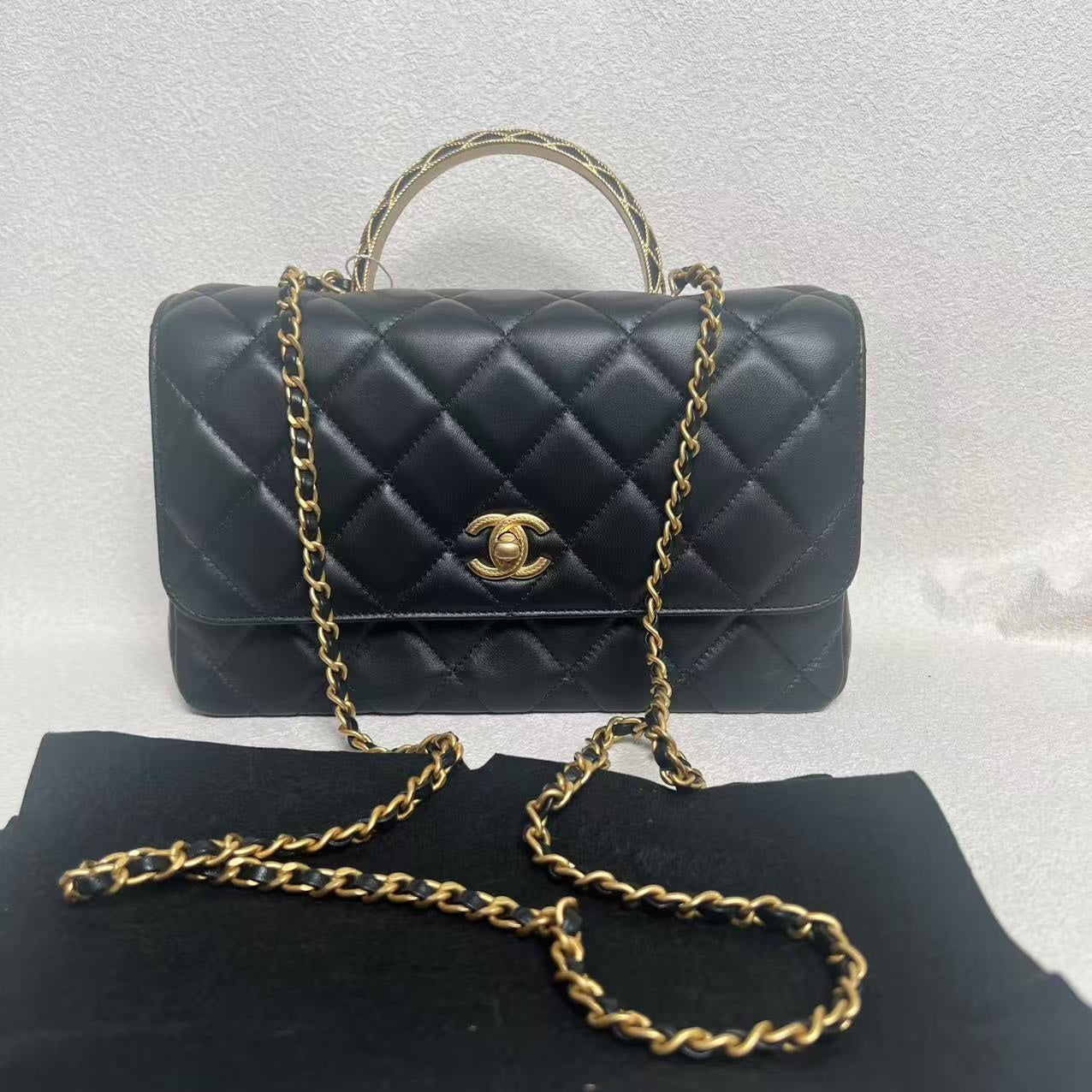 Chanel Classic Flap 12301904 Black Leather Shoulder Bag