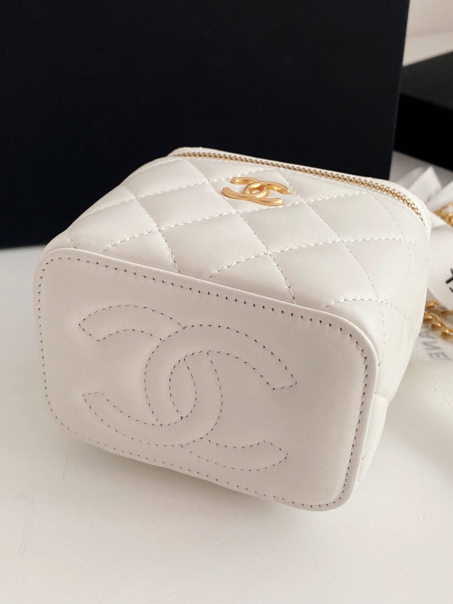 CHLSmall Vanity With Chain White For Women, Women’s Bags 4.3in/11cm