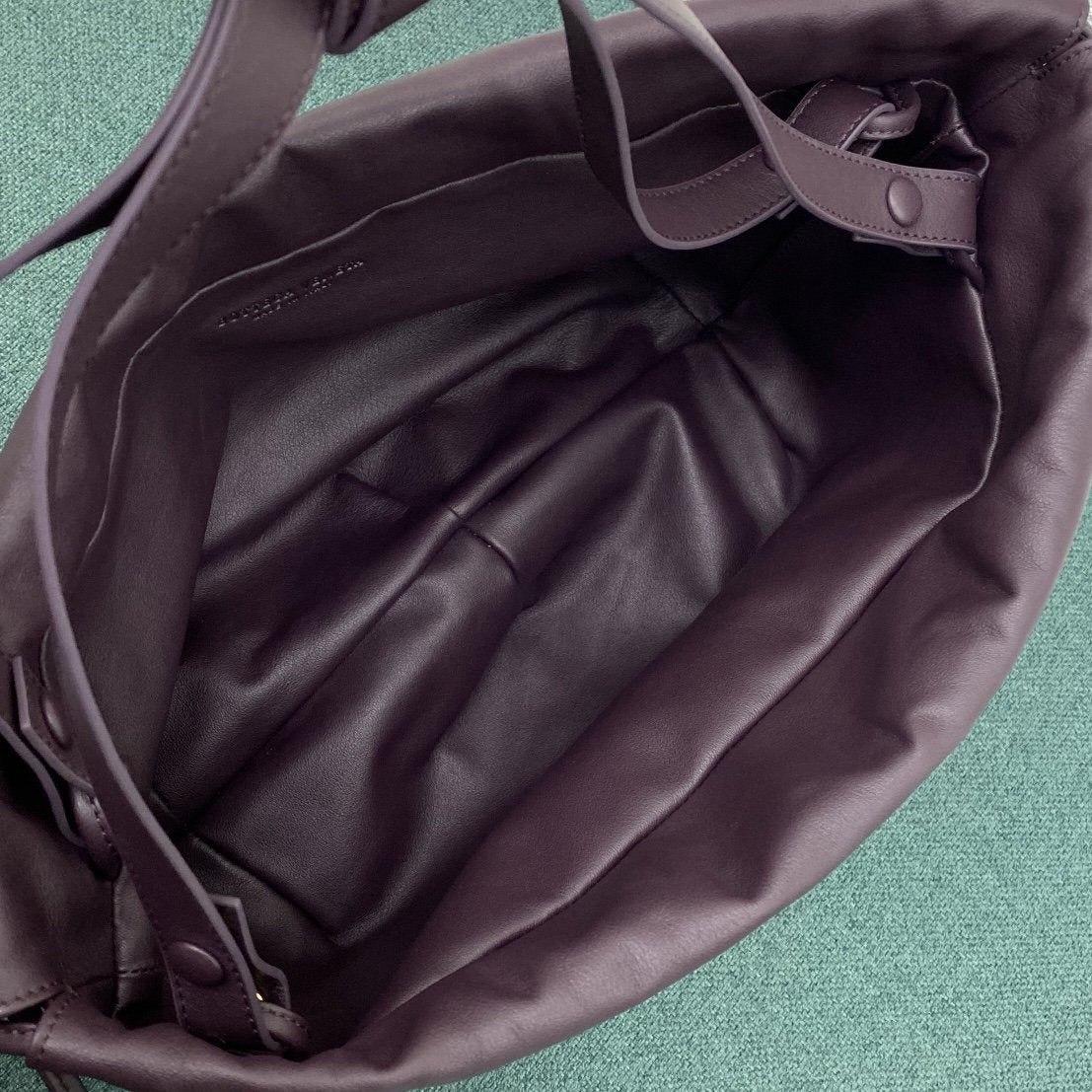 Top Quality MeTop Qualityum Pouch Purple, For Women, Women’s Bags 15.7in/40cm