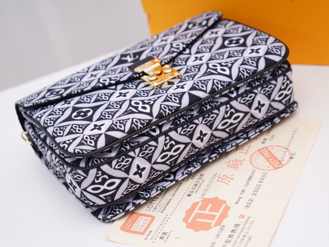 EN - New 1:1 rep  Bags LUV 129