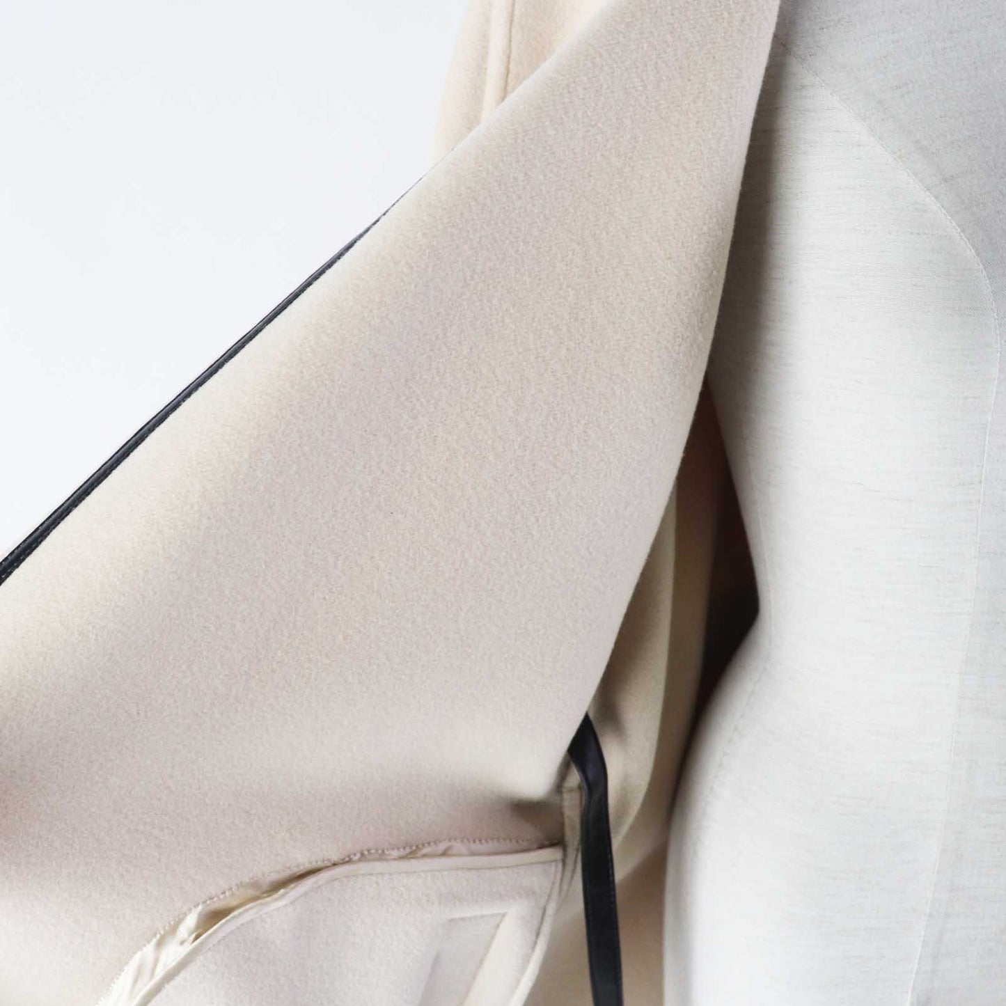 LOUIS VUITTON coat 1A4YSZ Outer: 100% cashmere, Lining: 50% rayon, Lining: 50% cupra, Part: 100% polyester, Part: lamb leather light beige Women 40  d