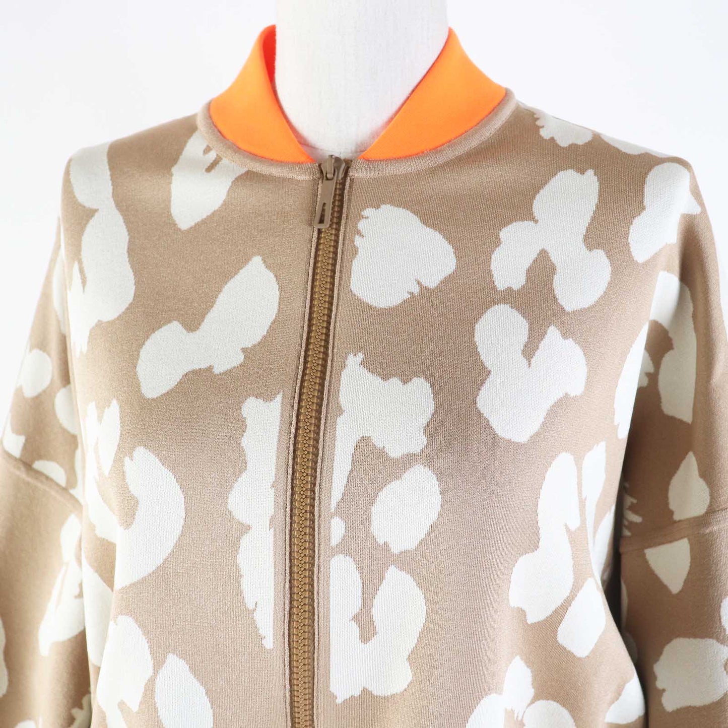 HERMES 2H2816DR Main: 100% silk, knit: 51% silk, 37% polyester, 7% nylon, 5% polyurethane, rib: 69% polyester, 18% nylon, 13% polyurethane, string: 58% silk, 42% polyester Beige Neon Orange JUNGLE LOVE Women 34  d