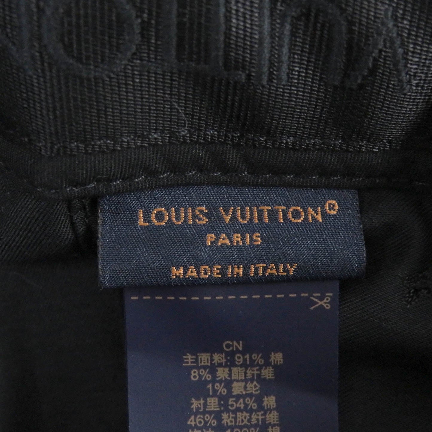 LOUIS VUITTON cap M7534L Outer: 91% cotton, Outer: 8% polyester, Outer: 1% polyurethane, Lining: 54% cotton, Lining: 46% rayon, Trim: 100% cotton Indigo blue Cap Damier Denim 3D mens  d
