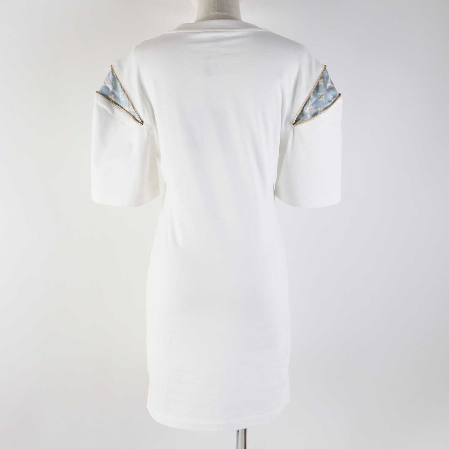 LOUIS VUITTON one piece 1ABRXK Main: 100% cotton, Parts: 70% silk, 30% cotton, Synthetic leather: 60% polyurethane, 20% cotton, 20% polyester, Zipper pull: Cowhide, zinc alloy, brass White light blue Zipper sleeve T-shirt dress Women XS