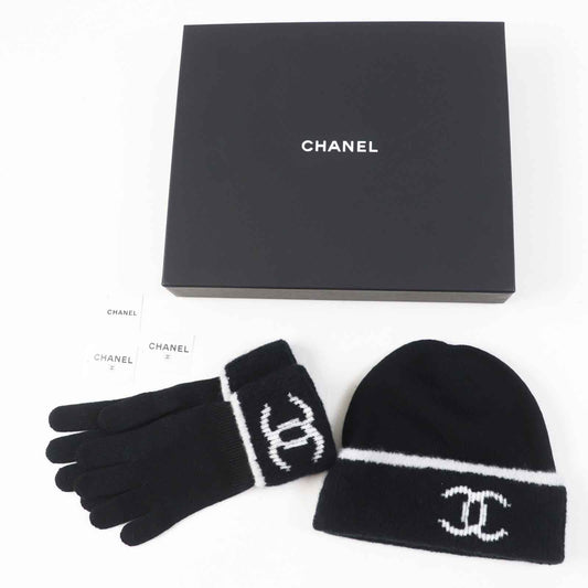 CHANEL gloves Main: 73% wool, 19% cashmere, 4% silk, 2% nylon, 1% polyester Black White Two-piece set Women