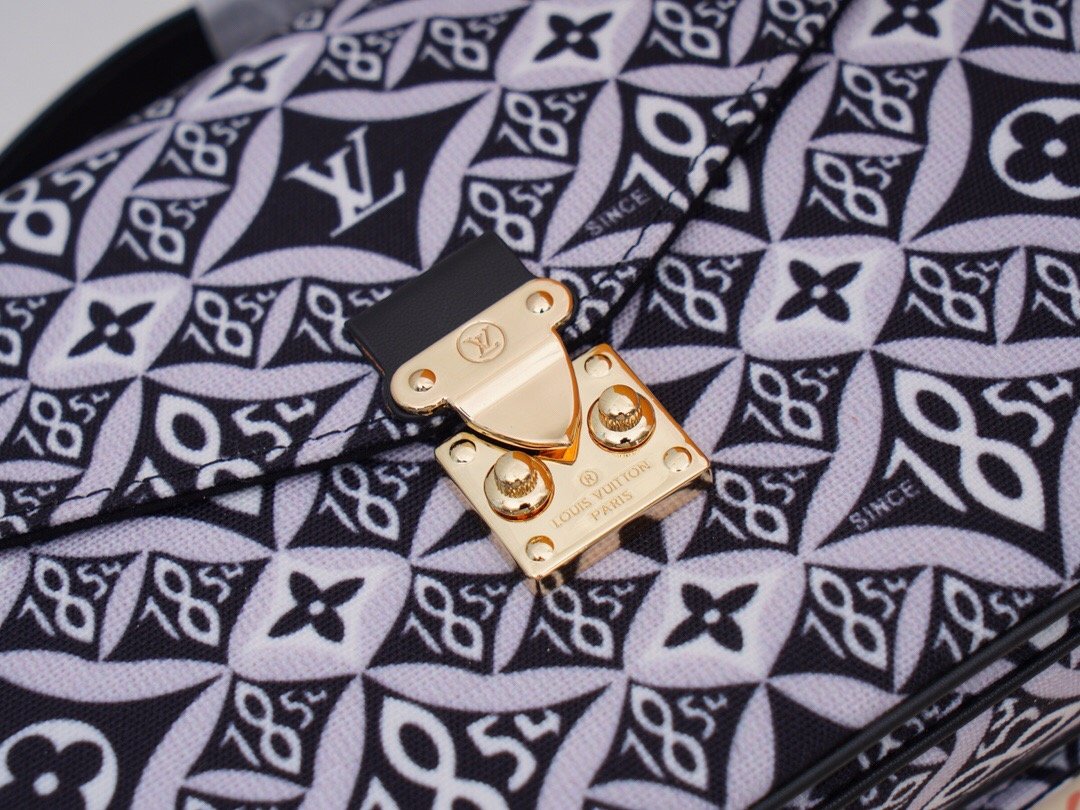 EN - New 1:1 rep  Bags LUV 129