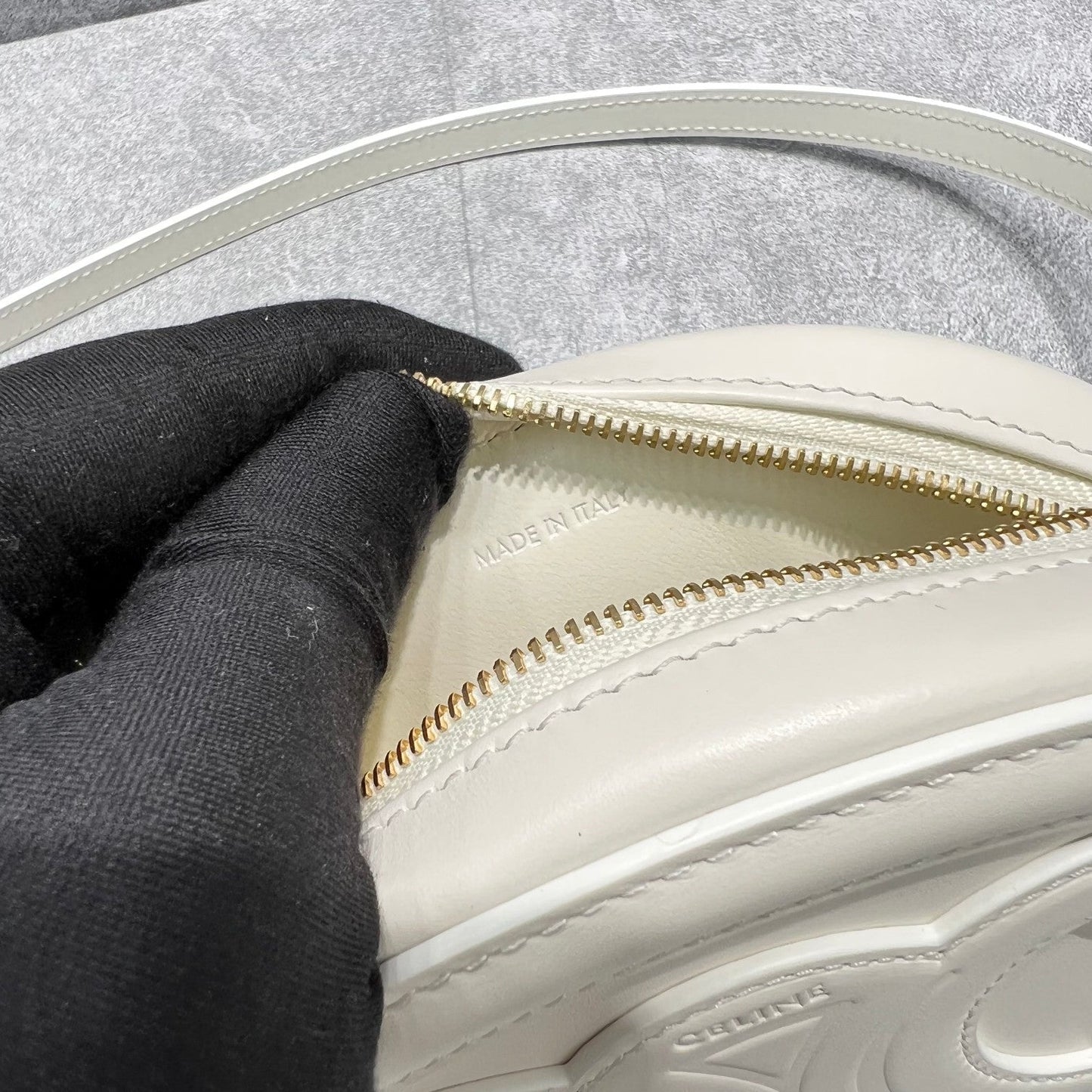 Top Quality Crossbody Oval Purse Cuir Triomphe White For Women 6in/16cm
