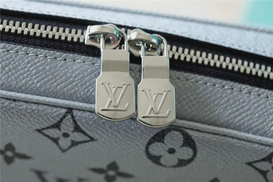 Top Quality Outdoor Messenger Bag Monogram/Taiga Gunmetal Grey For Men, Bags, Shoulder And Crossbody Bags 10.2in/26cm Top Quality M30830