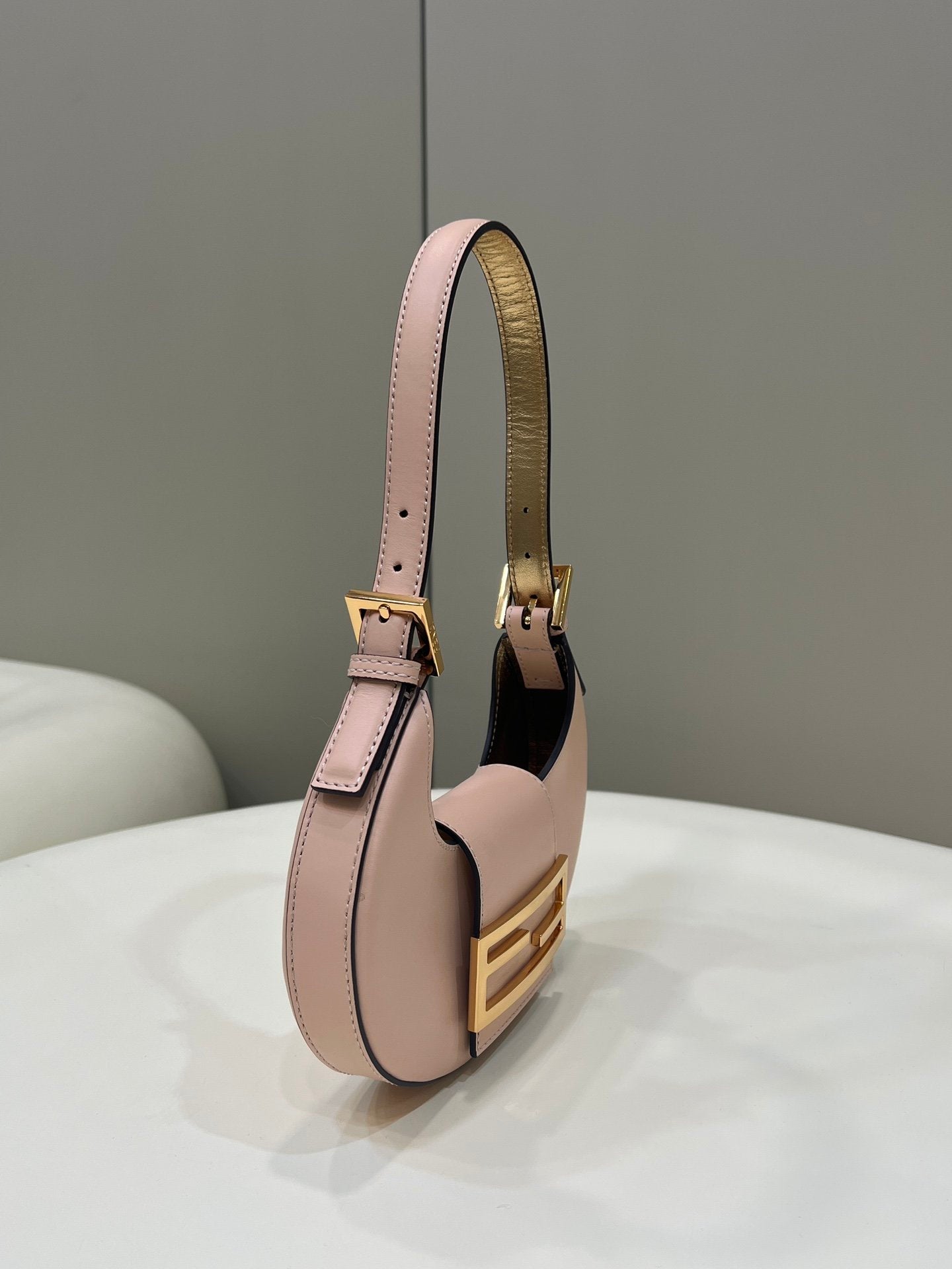 Top QualityTop Quality Cookie Pale Pink For Women, Women’s Handbags, Shoulder Bags 7in/19cm Pink FF 8BS065AAIWF14N1
