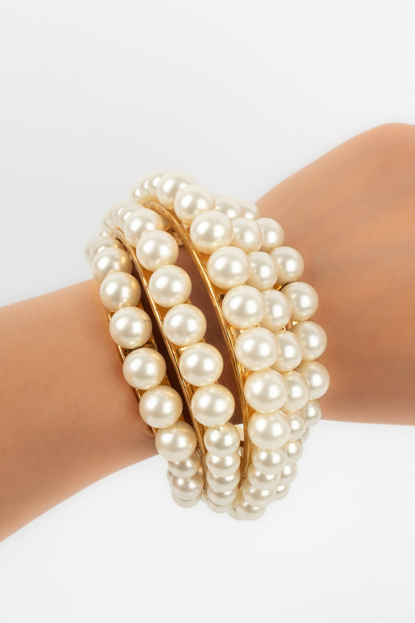 Bracelet manchette de perles nacrées Chanel