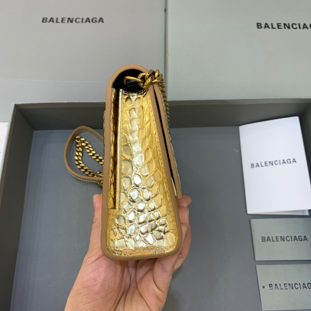 Top Quality Hourglass Wallet On Chain in Gold, For Women,  Bags 9in/23cm