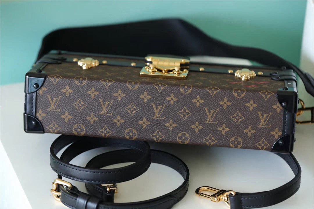 Top Quality Petite Malle East-West Monogram Canvas By Nicolas Ghesquiere For Women,  Shoulder And Crossbody Bags 27cm/10.6in Top Quality M46120