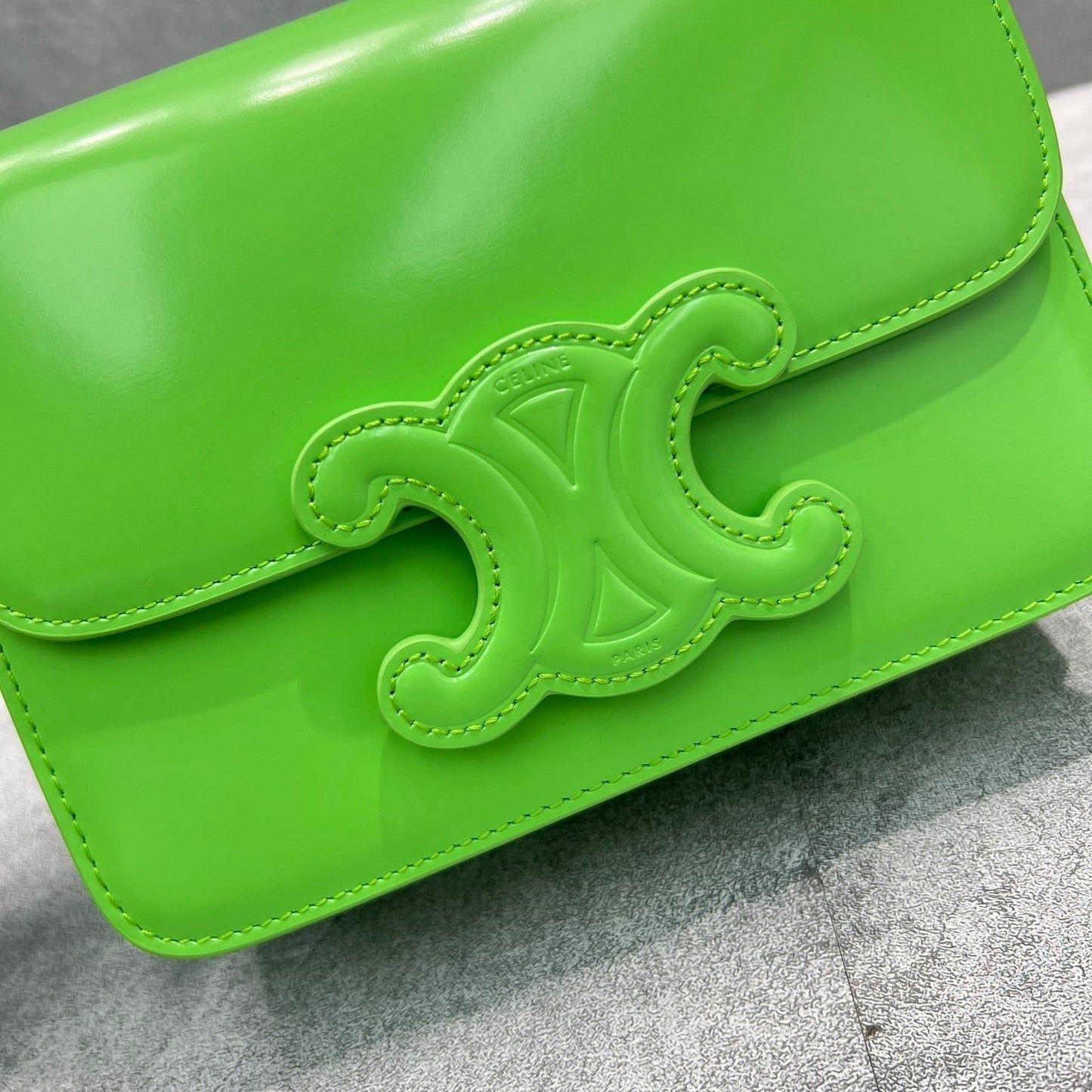 Top Quality Classique Cuir Triomphe Bag Green For Women 9in/22cm