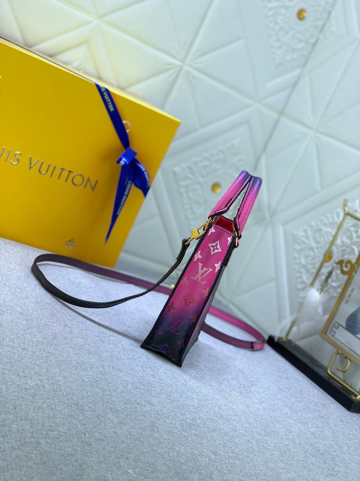 EN - Luxury Bags LUV 822