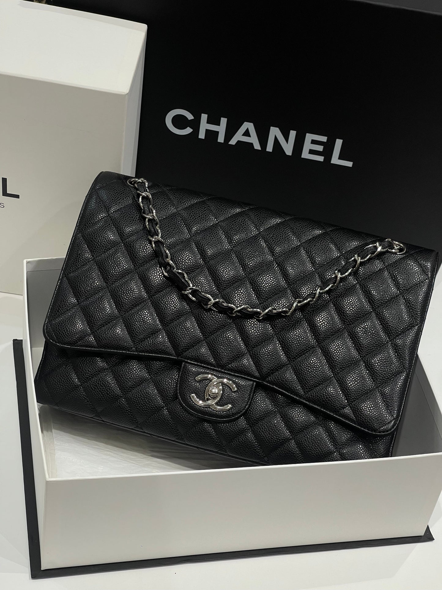 Chanel - sac classique maxi jumbo cuir caviar noir