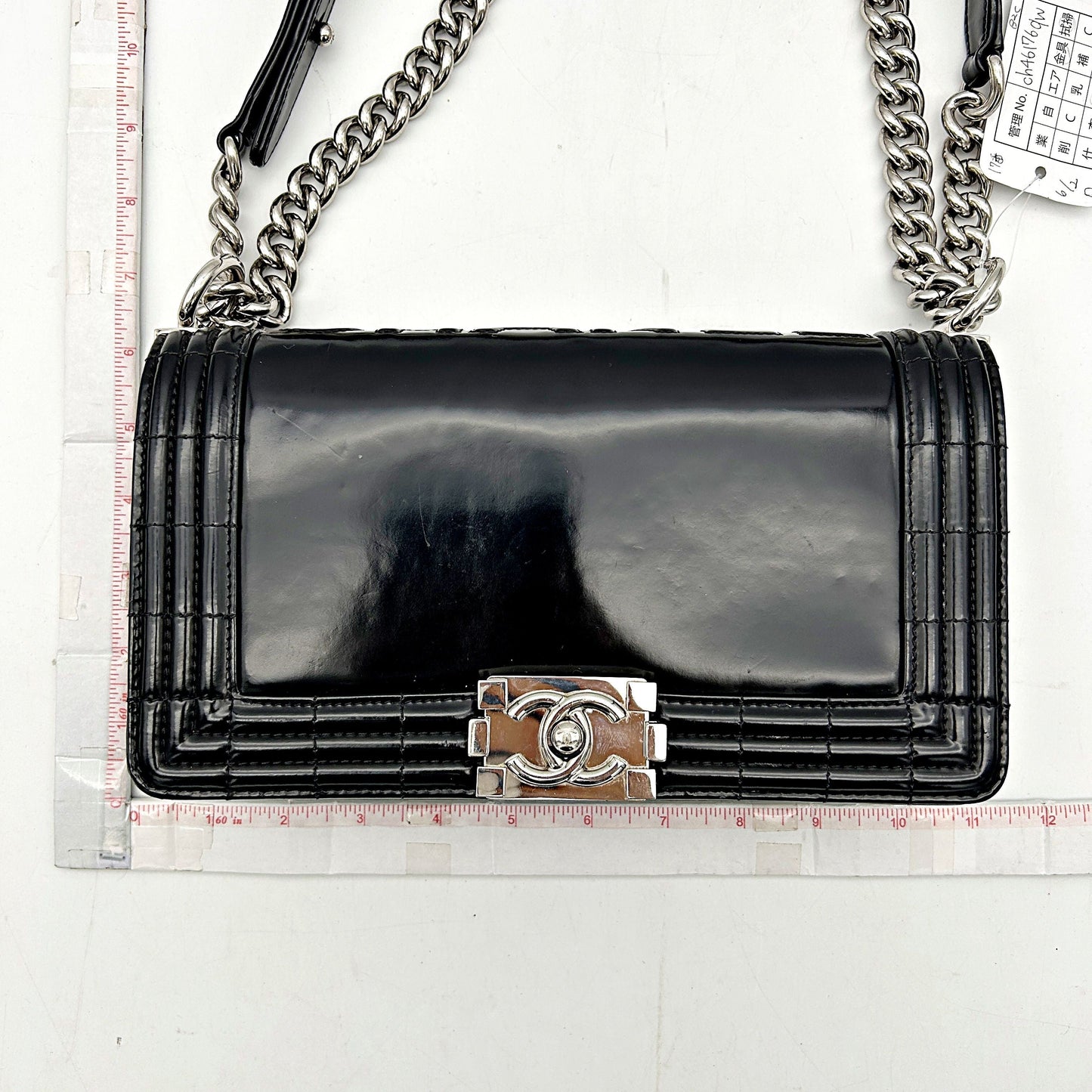 CHANEL Glazed Calfskin Medium Boy Flap Black ch46176qw