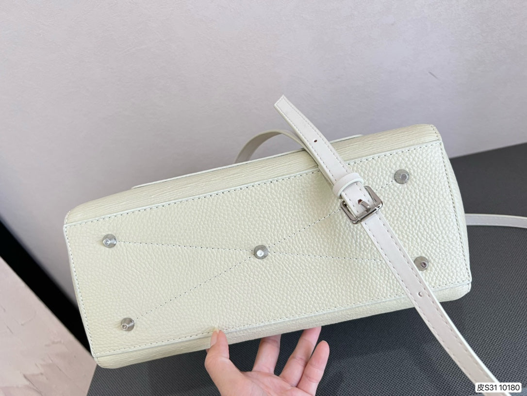 EN - New 1:1 rep Lux Bags LUV 561