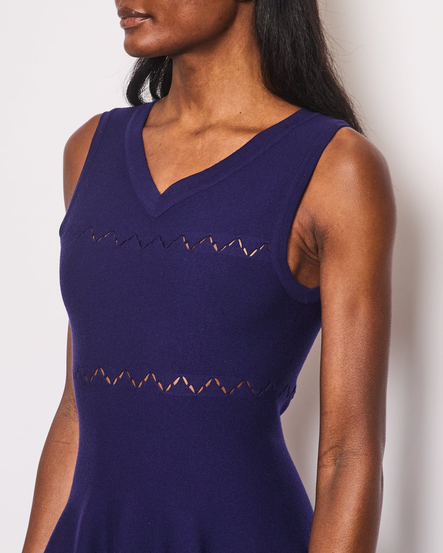 Ala•a Navy Sleeveless Knit A-Line Dress with V-Neckline and Zig-Zag Detail Size FR 42 (UK 14)